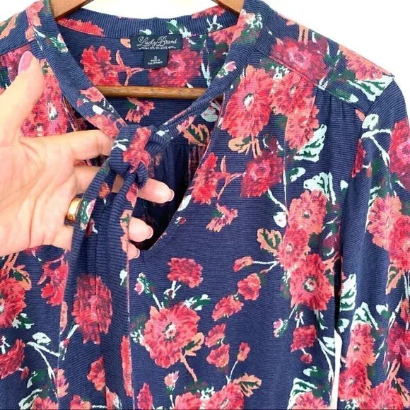 Lucky Brand floral print top with tie at the neck - Picture 2 of 9